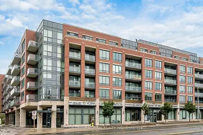 Condo Apartment in Vaughan