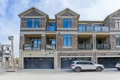 Att/Row/Townhouse in Richmond Hill