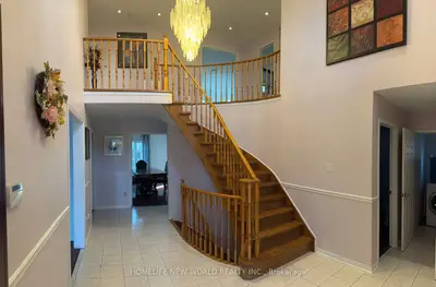 302 Bernard Avenue, Richmond Hill, On L4s 1c5