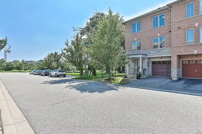 Att/Row/Townhouse in Markham
