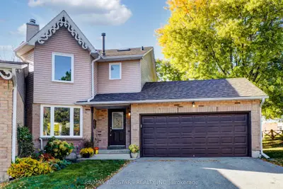 Condo Townhouse in Uxbridge