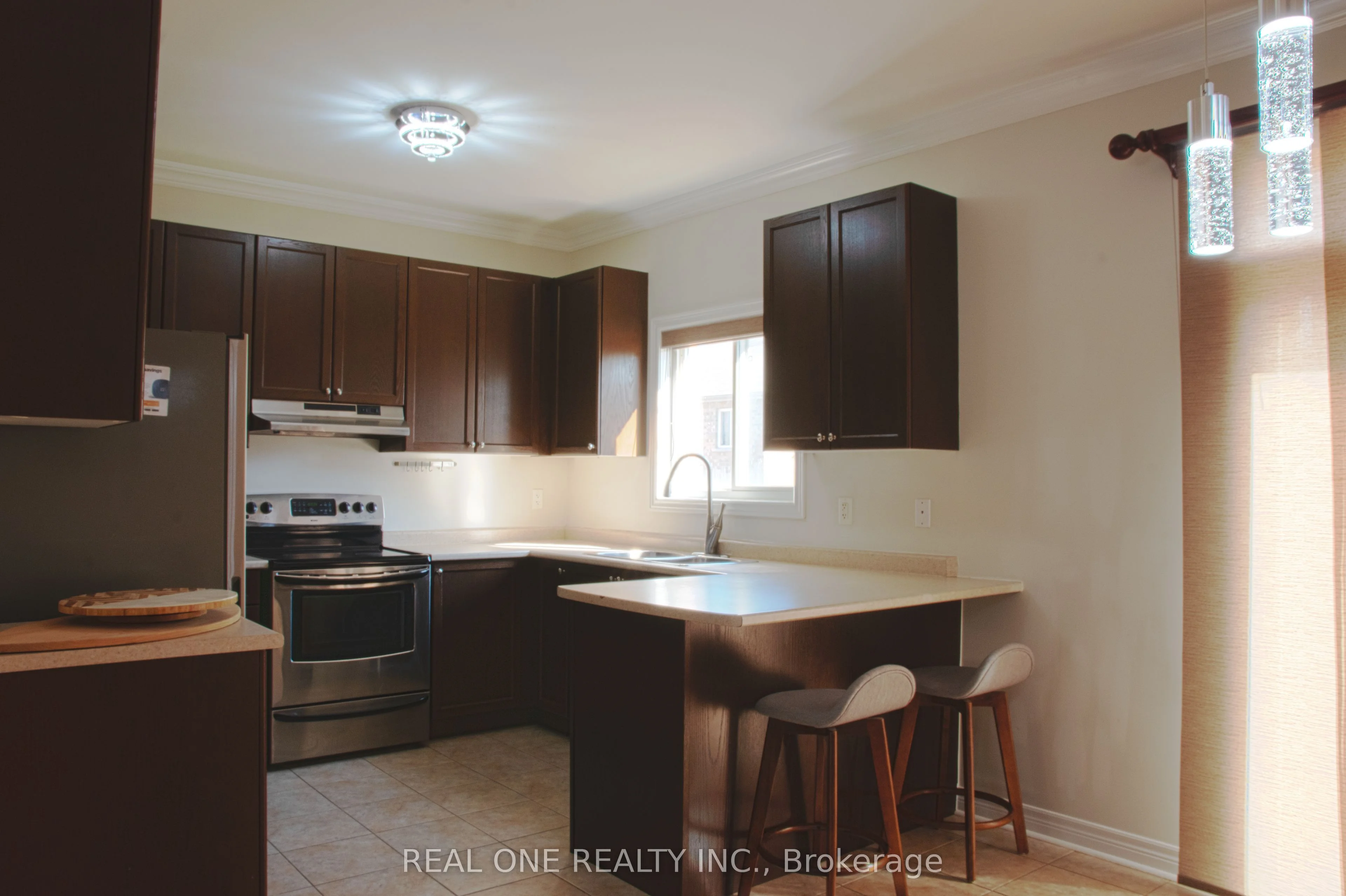 9 Lundigan Drive, Georgina, ON L4P 0C3