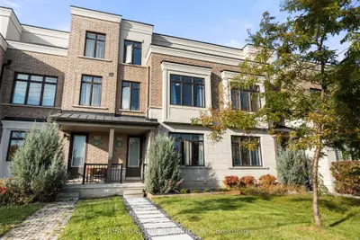 Att/Row/Townhouse in Aurora