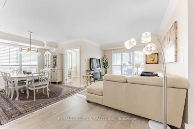 Condo Apartment in Vaughan