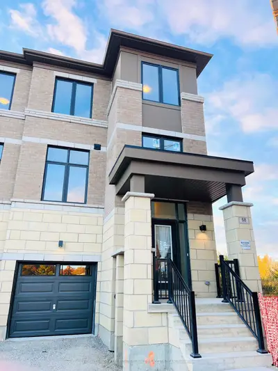 Att/Row/Townhouse in Richmond Hill