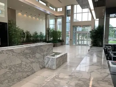 Condo Apartment in Richmond Hill