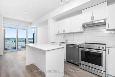 Condo Apartment in Vaughan