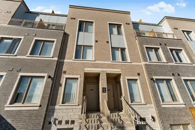 Condo Townhouse in Vaughan