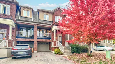 Att/Row/Townhouse in Vaughan
