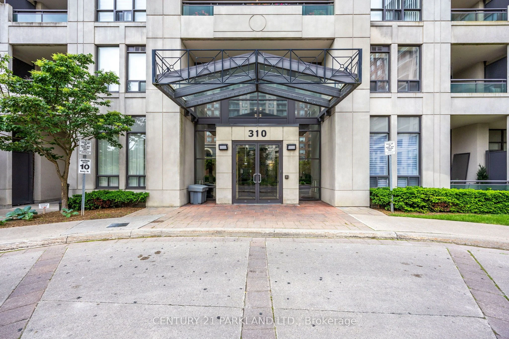 Condo Apartment in Richmond Hill