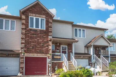 Att/Row/Townhouse in Essa