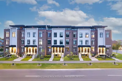 Condo Townhouse in Vaughan