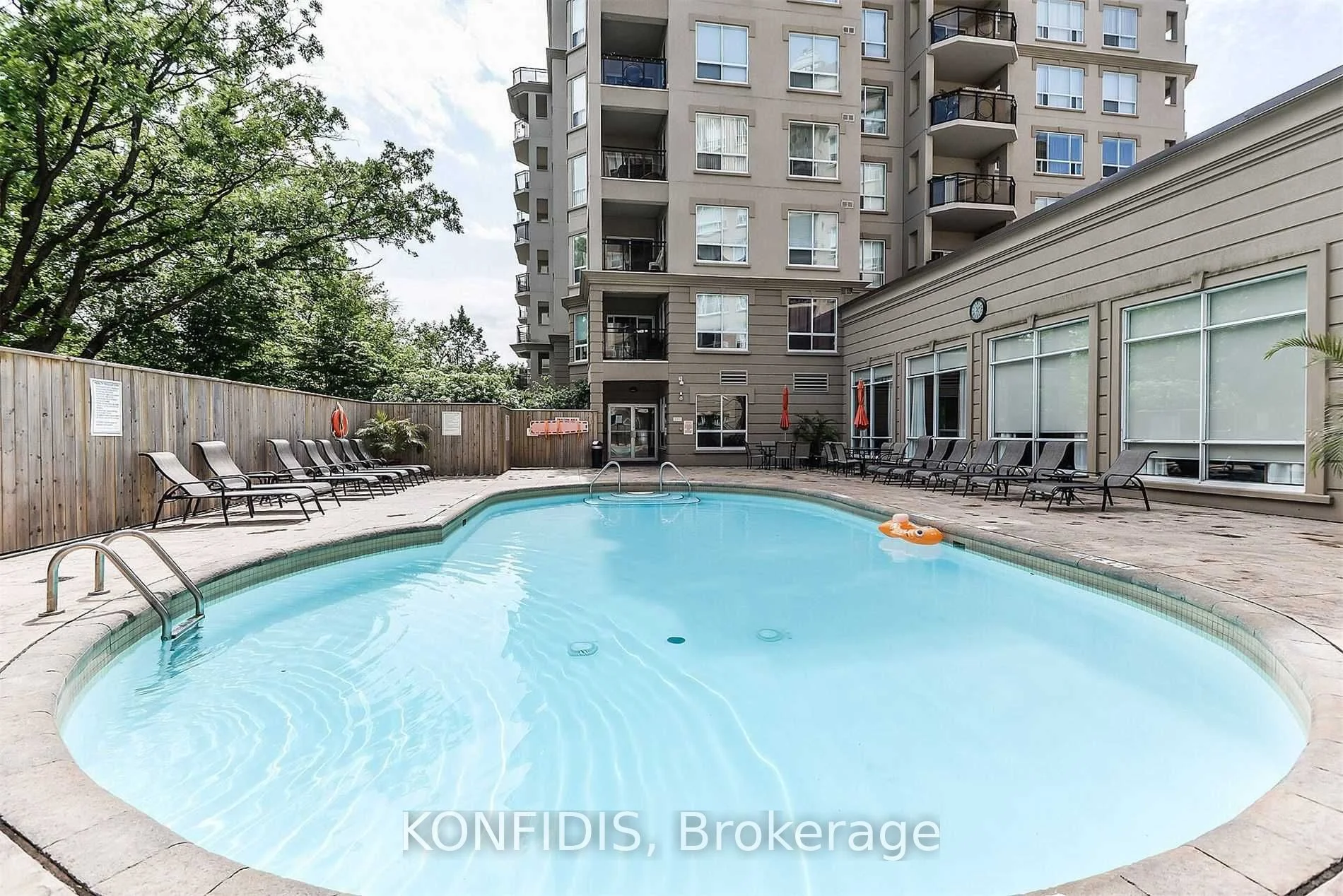 8 Maison Parc Court 702, Vaughan, ON L4J 9K5