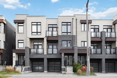 Att/Row/Townhouse in Vaughan