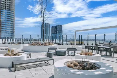 Condo Apartment in Vaughan
