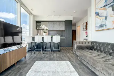 Condo Apartment in Vaughan