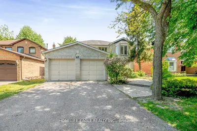 Detached in Richmond Hill