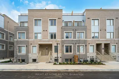 Condo Townhouse in Vaughan