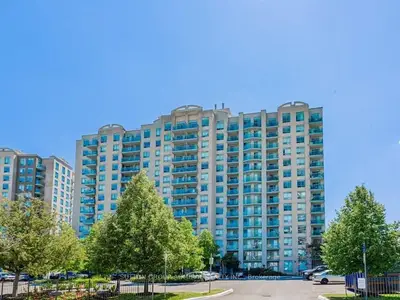 Condo Apartment in Richmond Hill