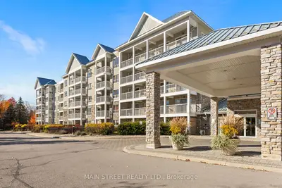 Condo Apartment in Newmarket