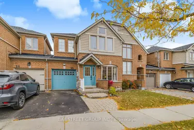Att/Row/Townhouse in Richmond Hill