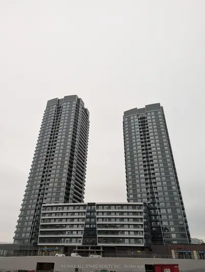 Common Element Condo in Vaughan