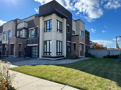 Att/Row/Townhouse in Richmond Hill