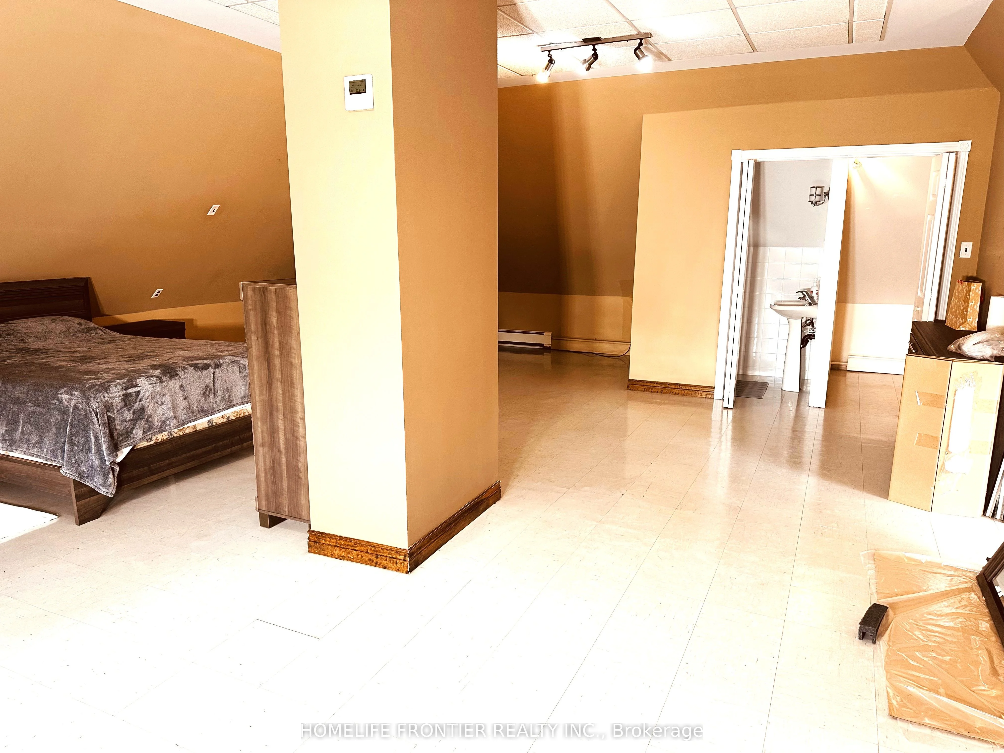 2101 10th Side Road, Bradford West Gwillimbury, ON L3Z 2A4