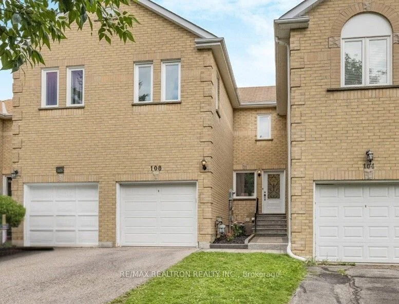 Att/Row/Townhouse in Aurora