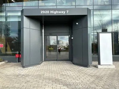 Condo Apartment in Vaughan
