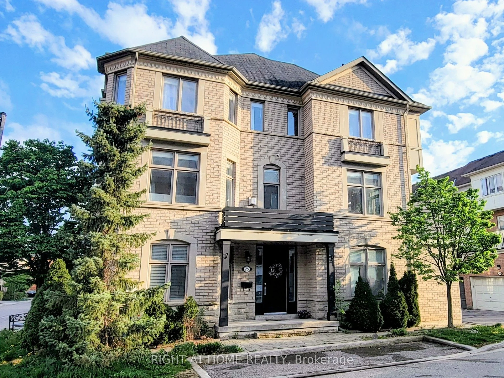 Att/Row/Townhouse in Vaughan