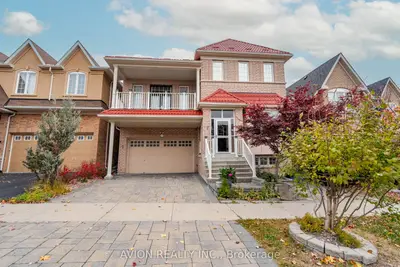 Detached in Richmond Hill