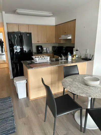 Common Element Condo in Vaughan