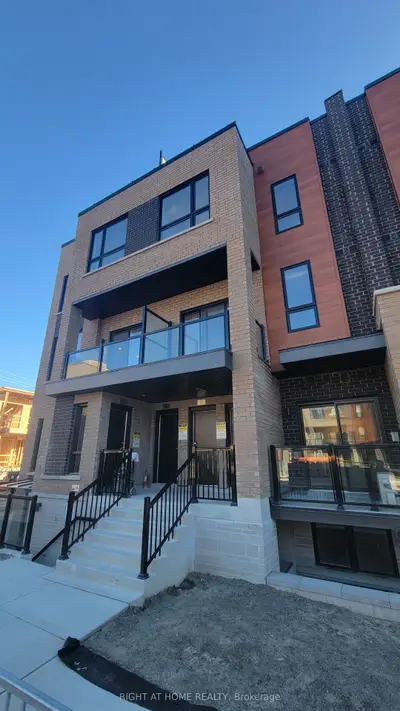 Condo Townhouse in Newmarket