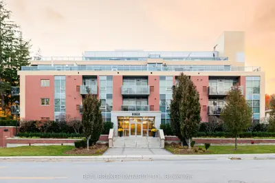 Condo Apartment in Vaughan