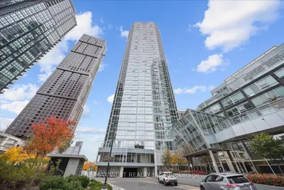 Common Element Condo in Vaughan