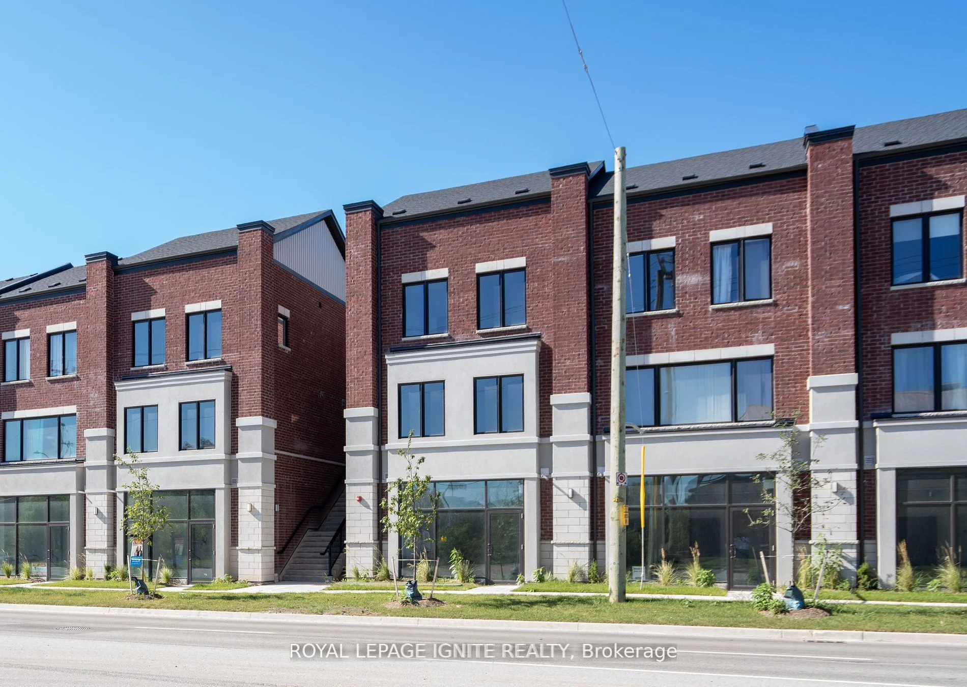 220 Dissette Street 16, Bradford West Gwillimbury, On L3z 4m2