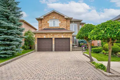 Detached in Richmond Hill