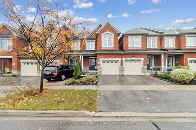 Att/Row/Townhouse in Richmond Hill