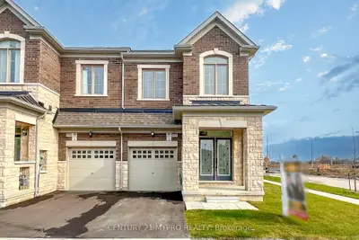 Att/Row/Townhouse in Richmond Hill