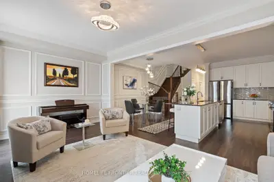 Att/Row/Townhouse in East Gwillimbury