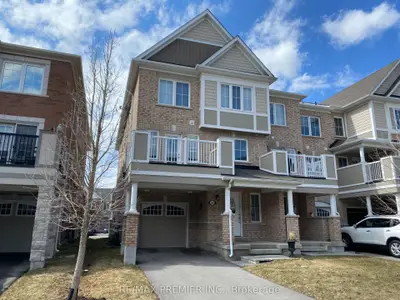 Att/Row/Townhouse in Aurora