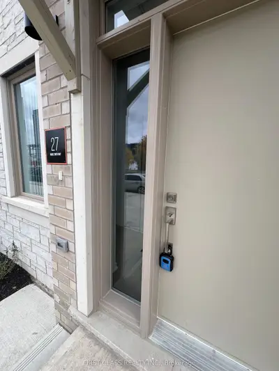 Condo Apartment in Vaughan
