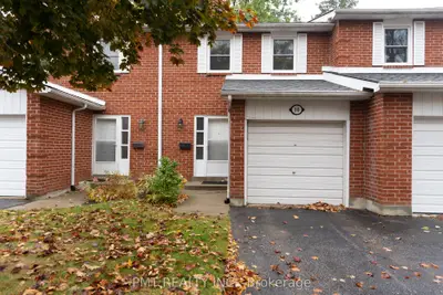 Condo Townhouse in Markham
