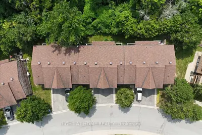 Condo Townhouse in Barrie