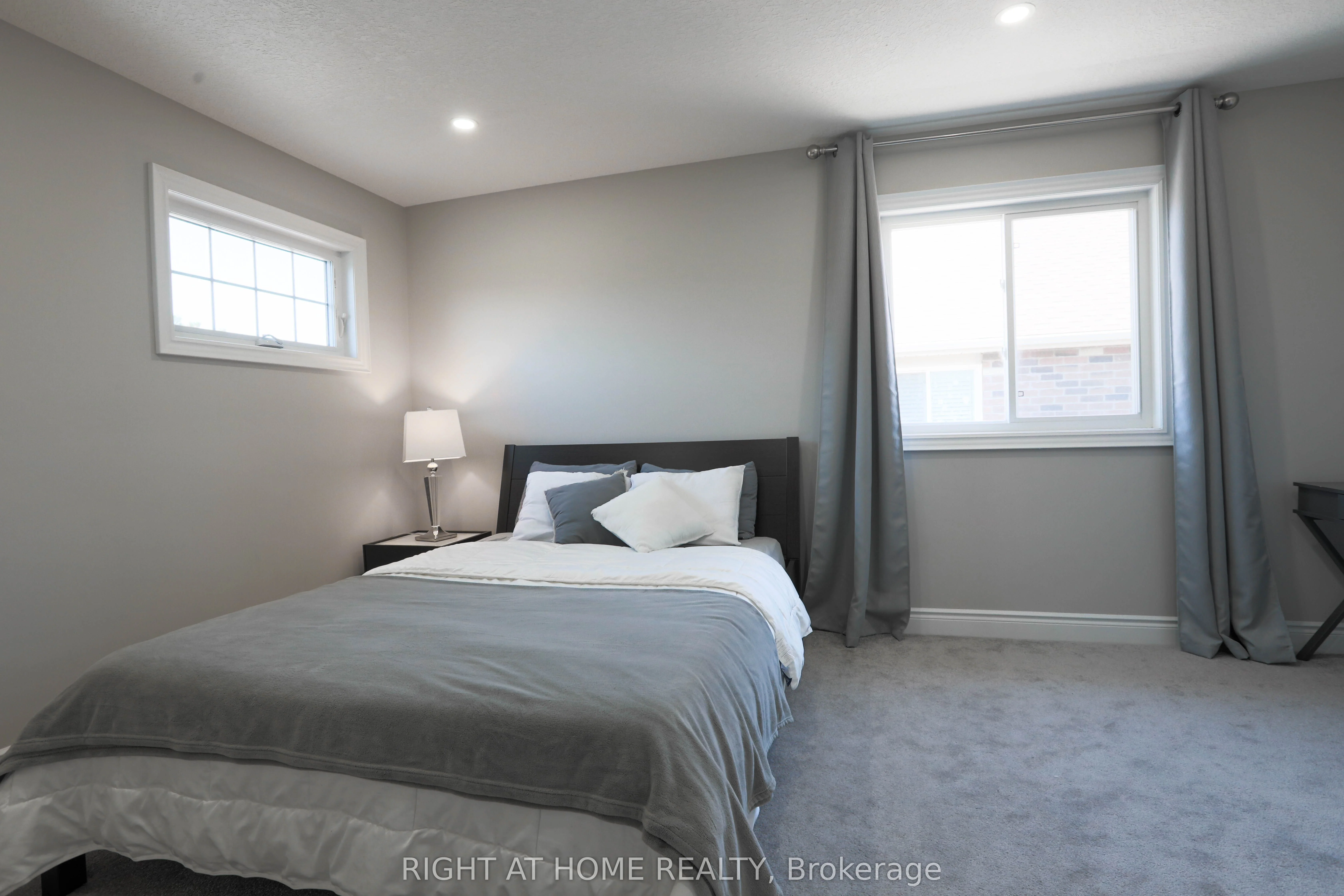 72 Lockerbie Crescent, Collingwood, On L9y 0y8