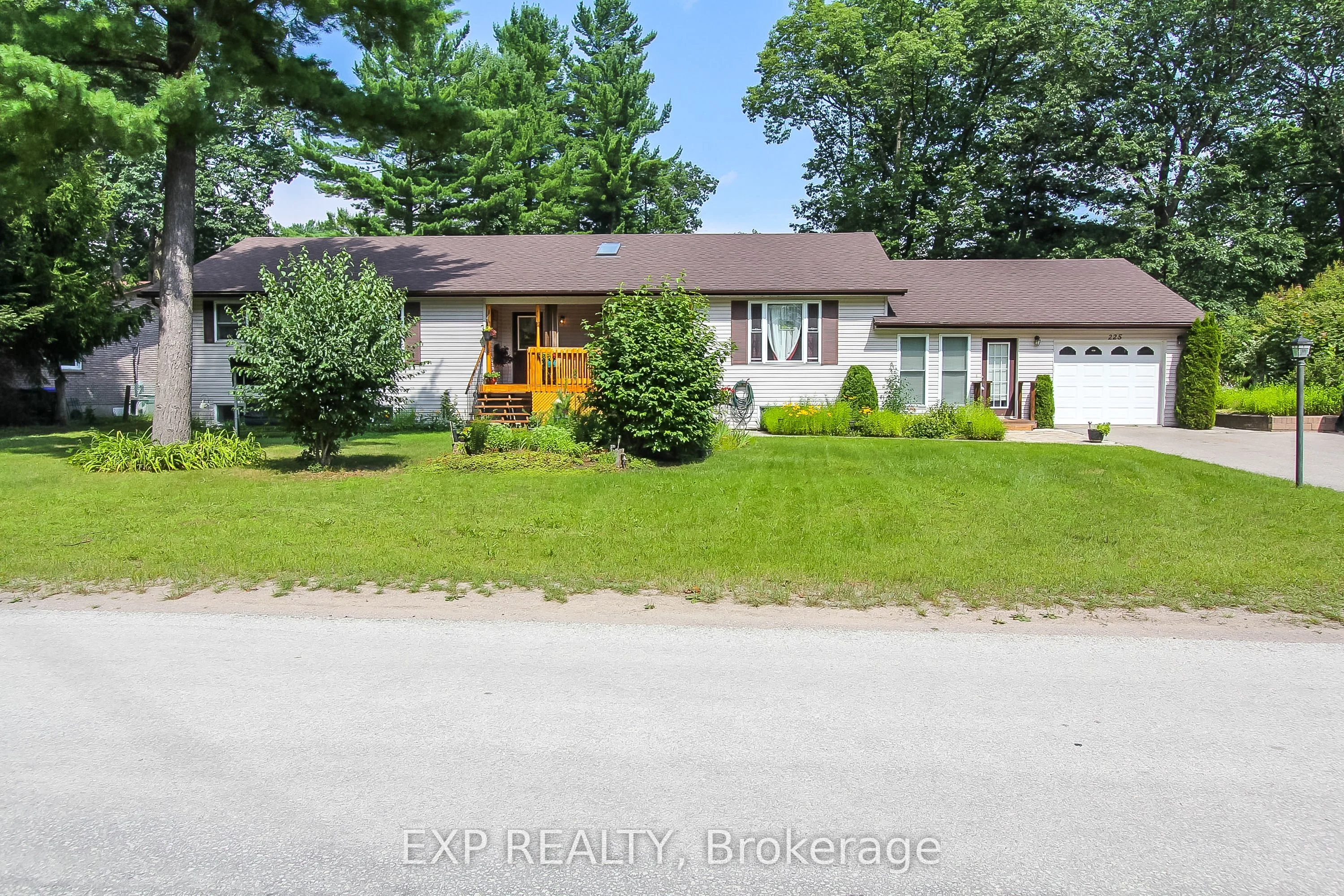 Detached in Wasaga Beach