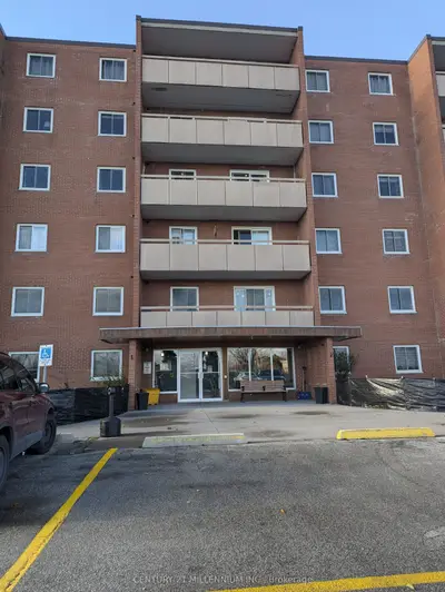 Condo Apartment in Collingwood