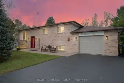 Detached in Clearview