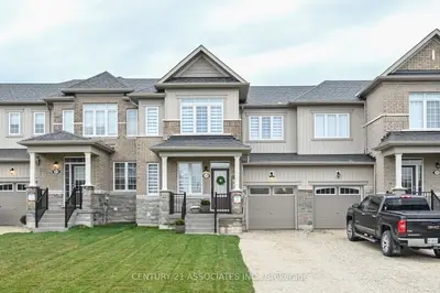Att/Row/Townhouse in Wasaga Beach